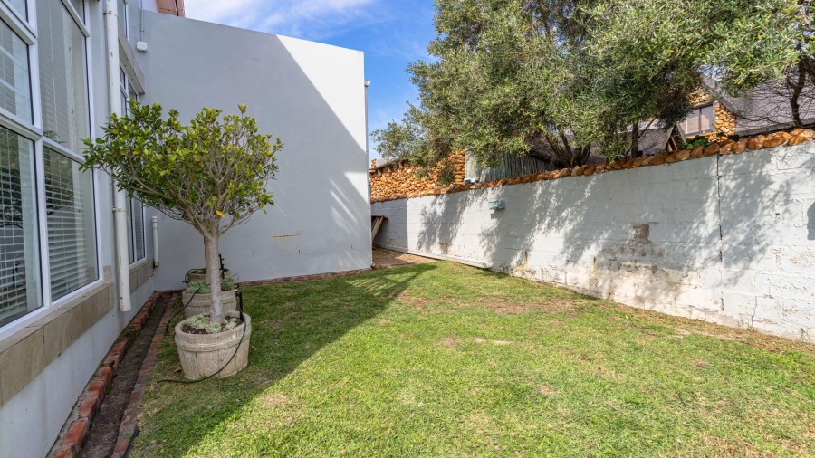 3 Bedroom Property for Sale in Perlemoenbaai Western Cape